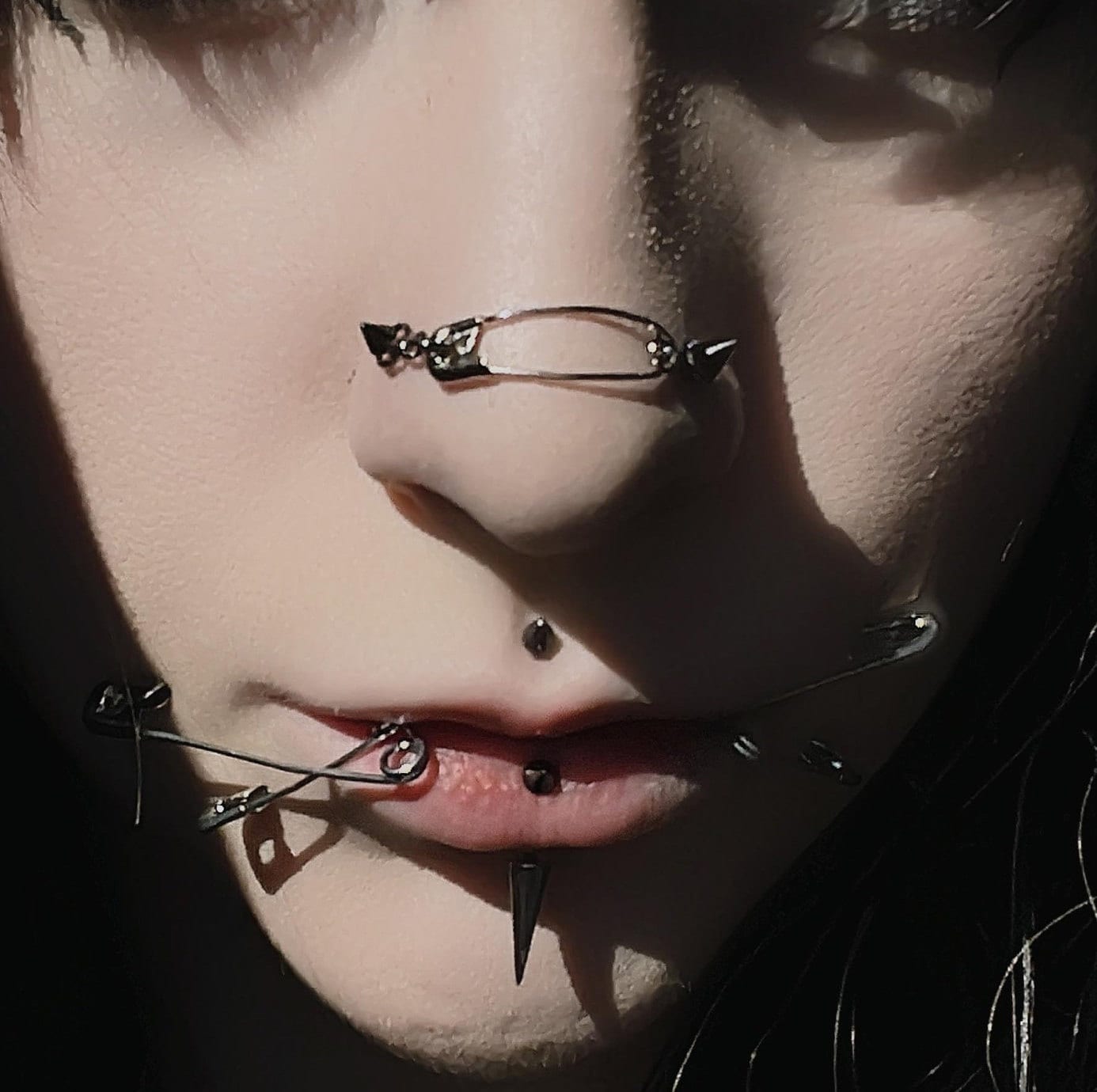 Pined Up Nose Chain